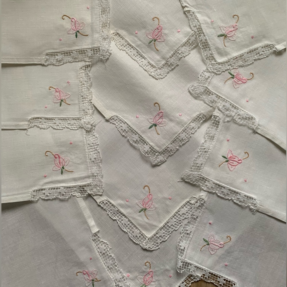 New vintage SET of 12 dinner napkins
